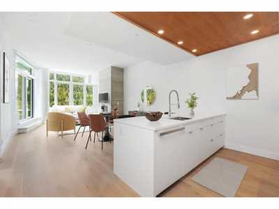 Condo For Sale in West Vancouver, Canada