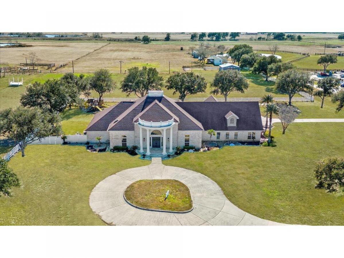 Picture of Home For Sale in Beaumont, Texas, United States