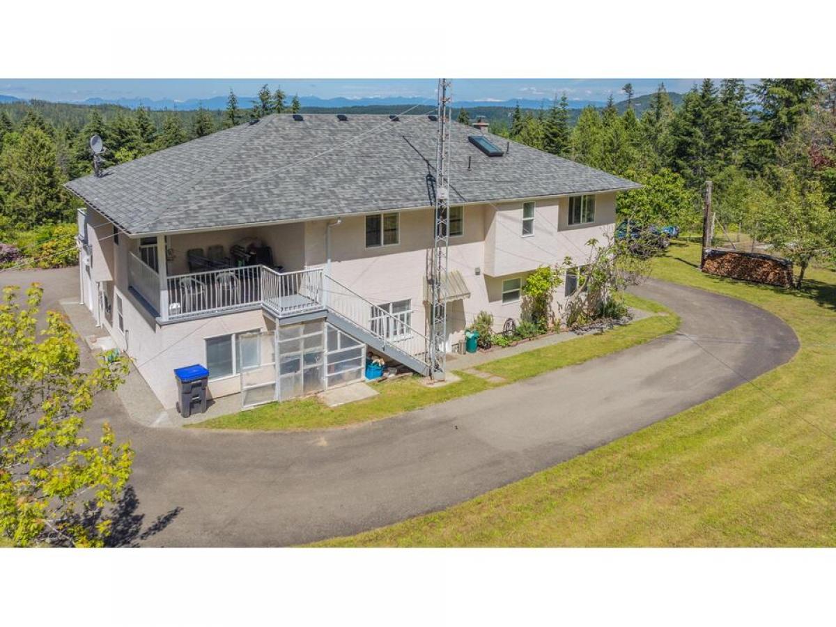 Picture of Home For Sale in Nanoose Bay, British Columbia, Canada