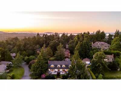 Home For Sale in Saanich, Canada