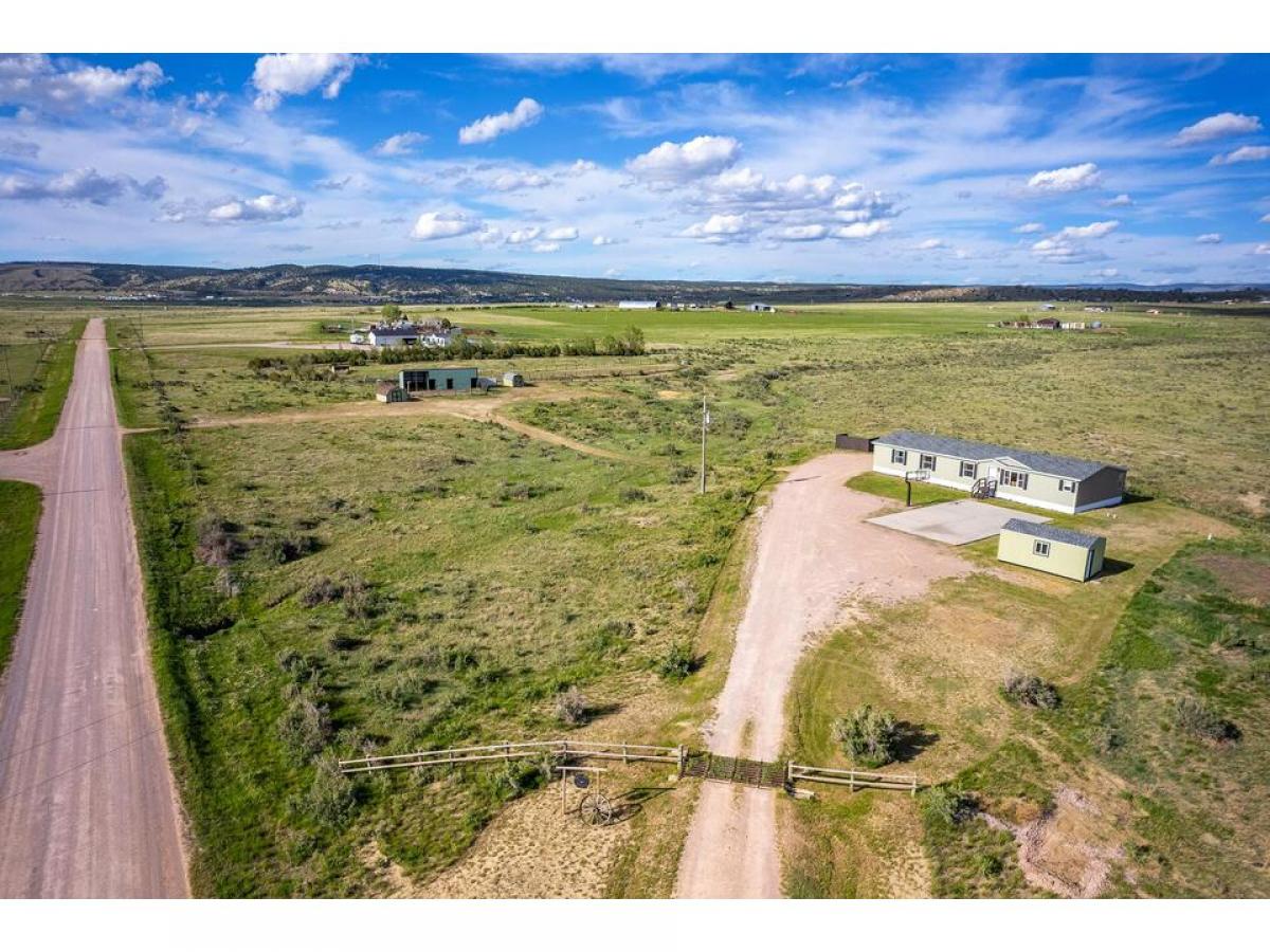 Picture of Mobile Home For Sale in Newcastle, Wyoming, United States