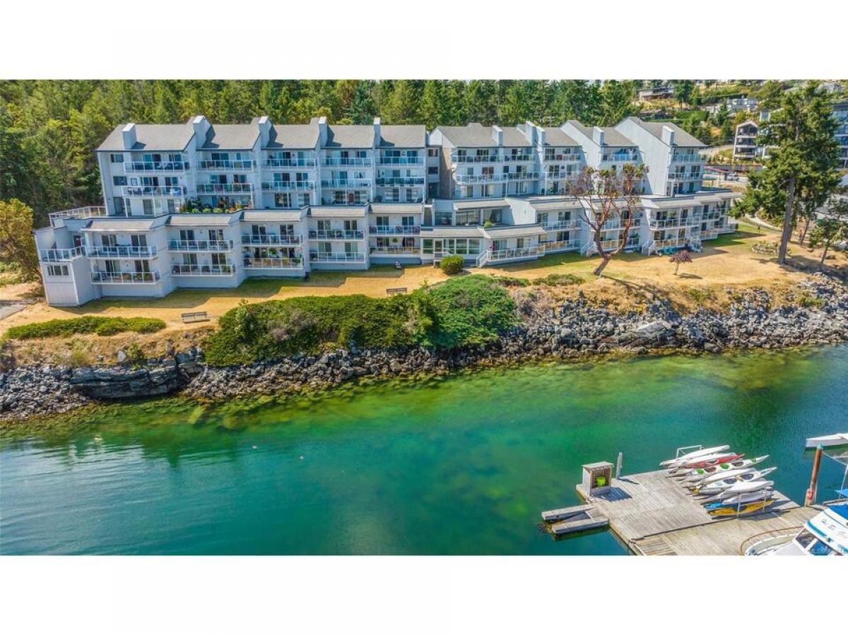 Picture of Condo For Sale in Nanoose Bay, British Columbia, Canada