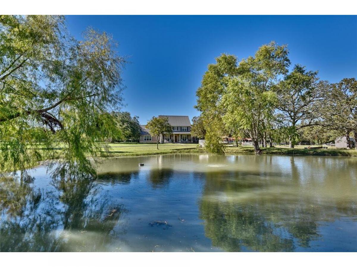 Picture of Home For Sale in Flatonia, Texas, United States