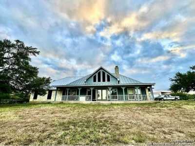 Home For Sale in Hondo, Texas