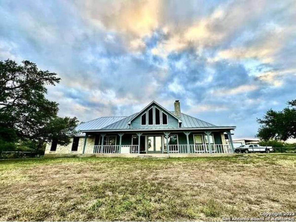 Picture of Home For Sale in Hondo, Texas, United States