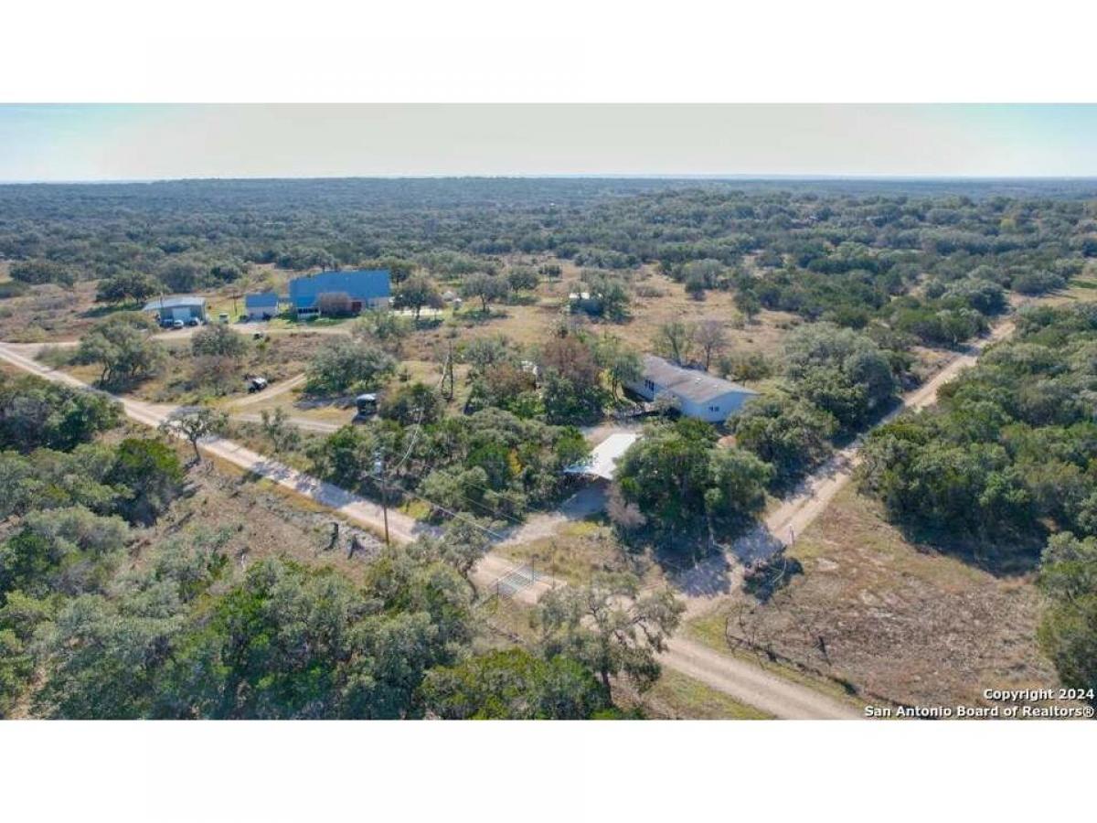 Picture of Home For Sale in Hondo, Texas, United States