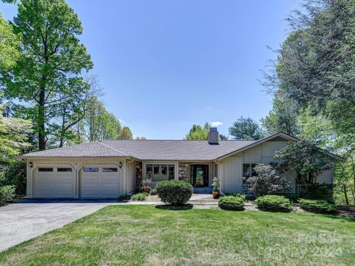 Picture of Home For Sale in Laurel Park, North Carolina, United States