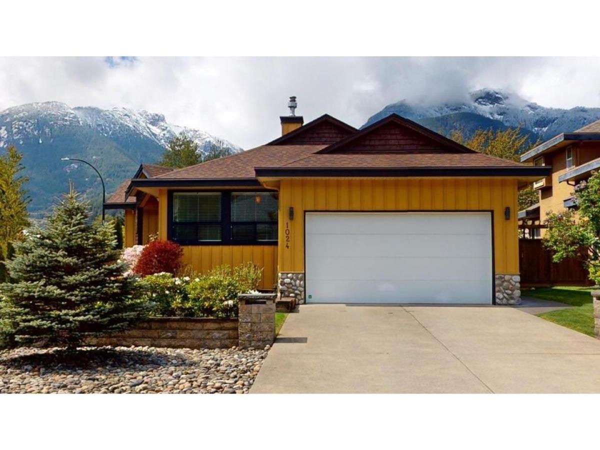 Picture of Home For Sale in Squamish, British Columbia, Canada