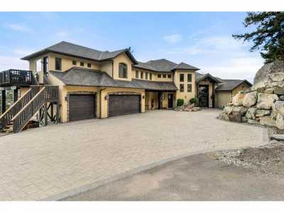 Home For Sale in Kelowna, Canada