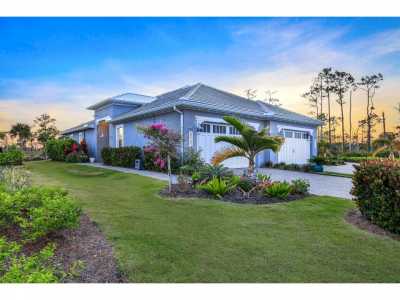 Condo For Sale in Naples, Florida