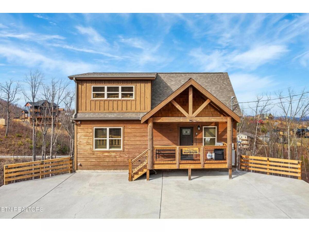 Picture of Home For Sale in Gatlinburg, Tennessee, United States