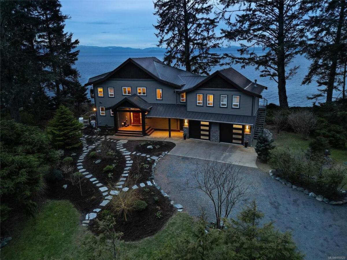 Picture of Home For Sale in Sooke, British Columbia, Canada