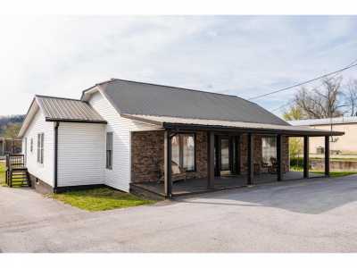 Home For Sale in Celina, Tennessee