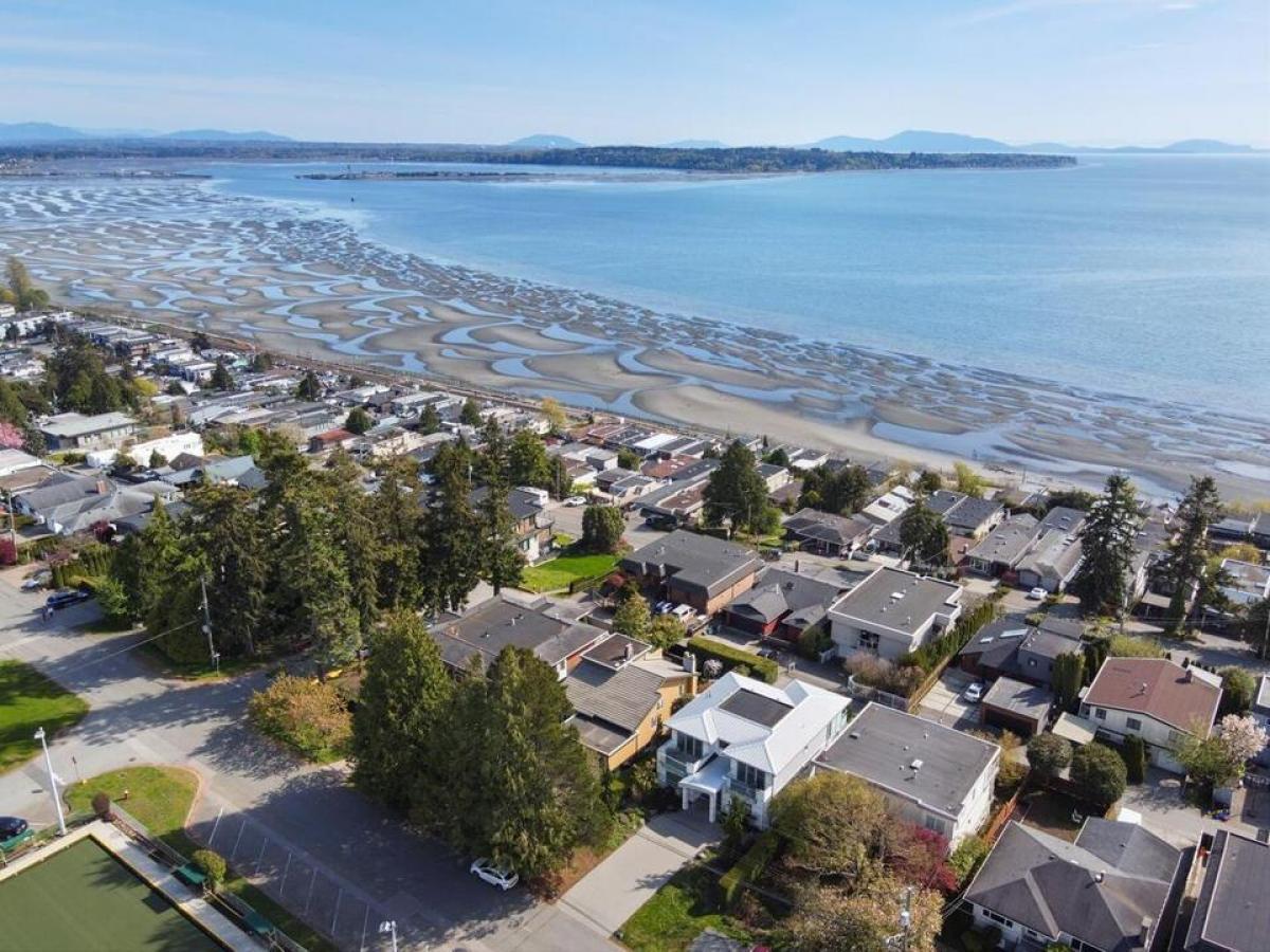 Picture of Home For Sale in White Rock, British Columbia, Canada