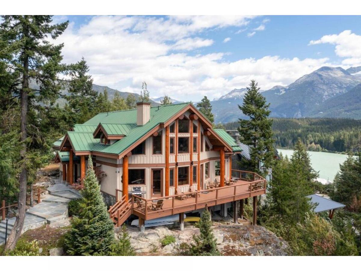 Picture of Home For Sale in Whistler, British Columbia, Canada