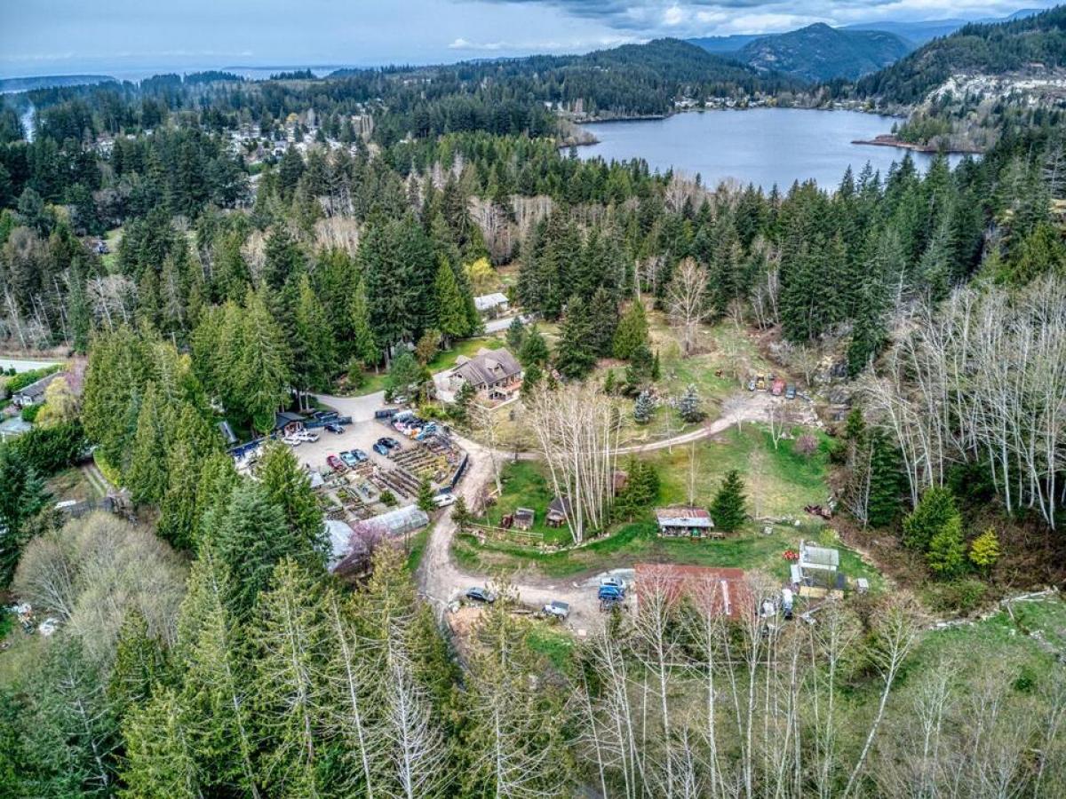 Picture of Home For Sale in Powell River, British Columbia, Canada