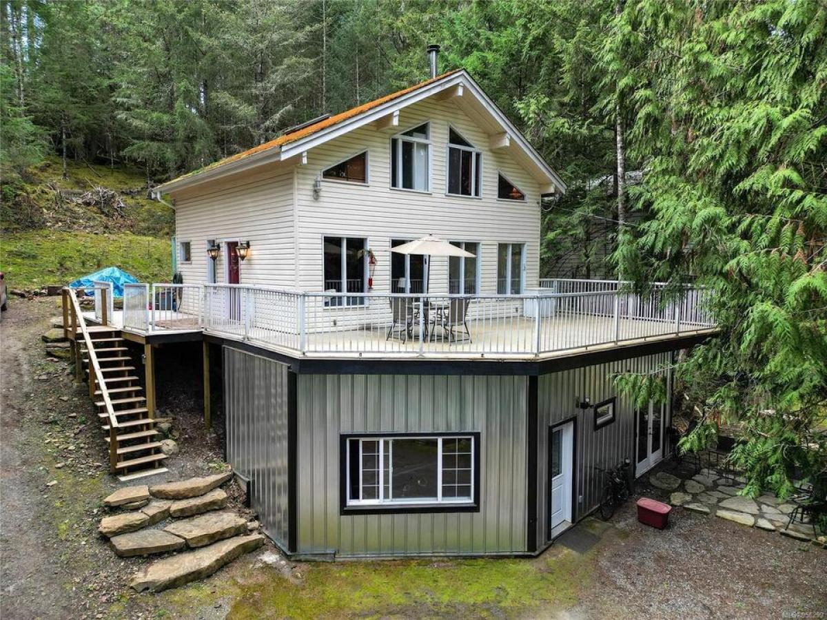 Picture of Home For Sale in Mayne Island, British Columbia, Canada