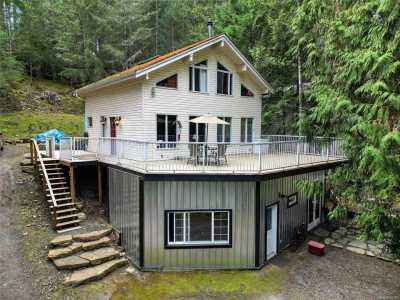 Home For Sale in Mayne Island, Canada