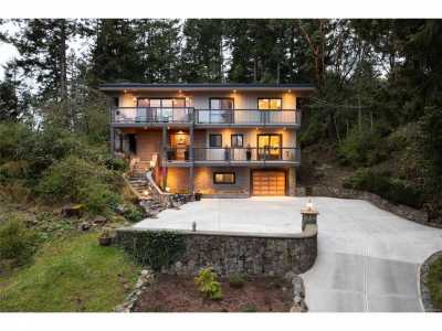 Home For Sale in North Saanich, Canada