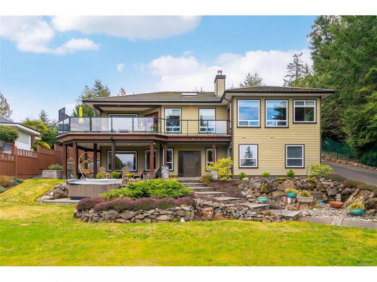 Picture of Home For Sale in Nanoose Bay, British Columbia, Canada