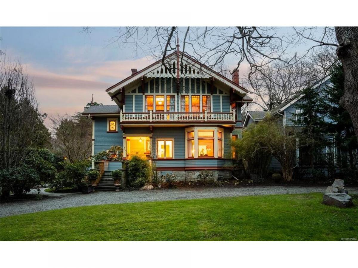 Picture of Home For Sale in Victoria, British Columbia, Canada