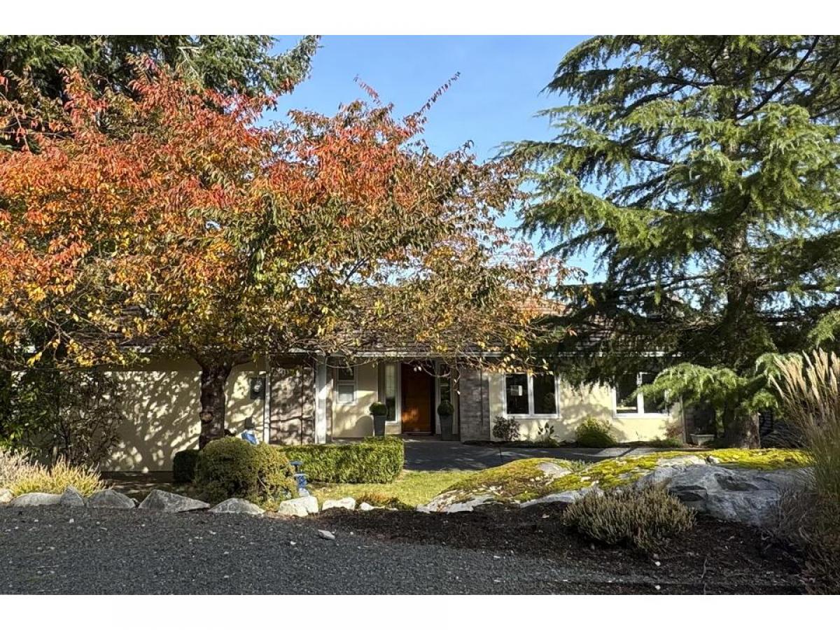 Picture of Home For Sale in Nanoose Bay, British Columbia, Canada