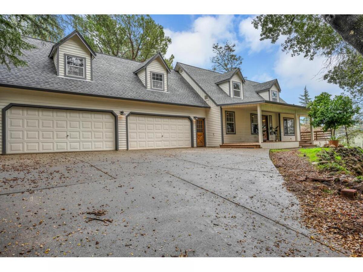 Picture of Home For Sale in Hidden Valley Lake, California, United States