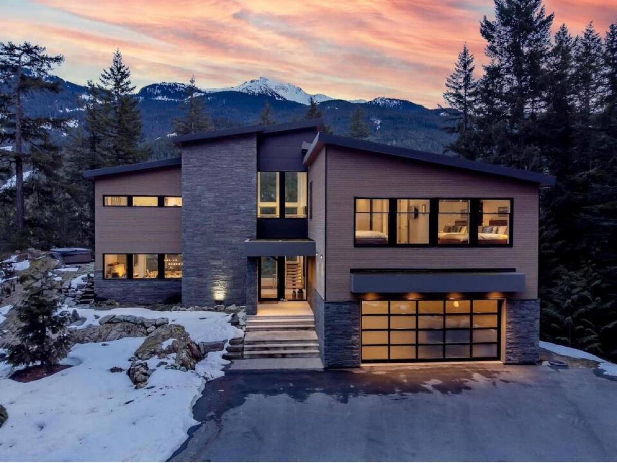 Picture of Home For Sale in Whistler, British Columbia, Canada