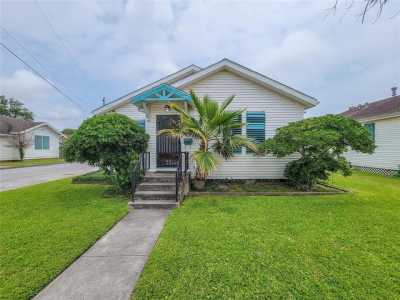 Home For Sale in Galveston, Texas