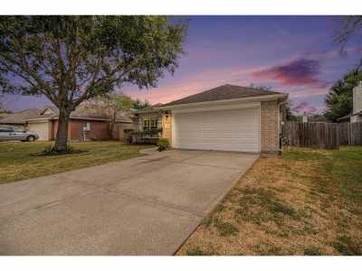 Home For Sale in Dickinson, Texas