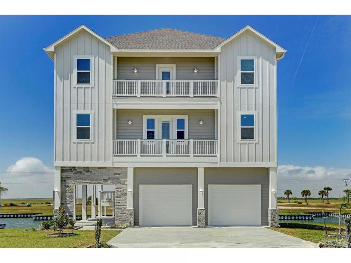 Picture of Home For Sale in Hitchcock, Texas, United States