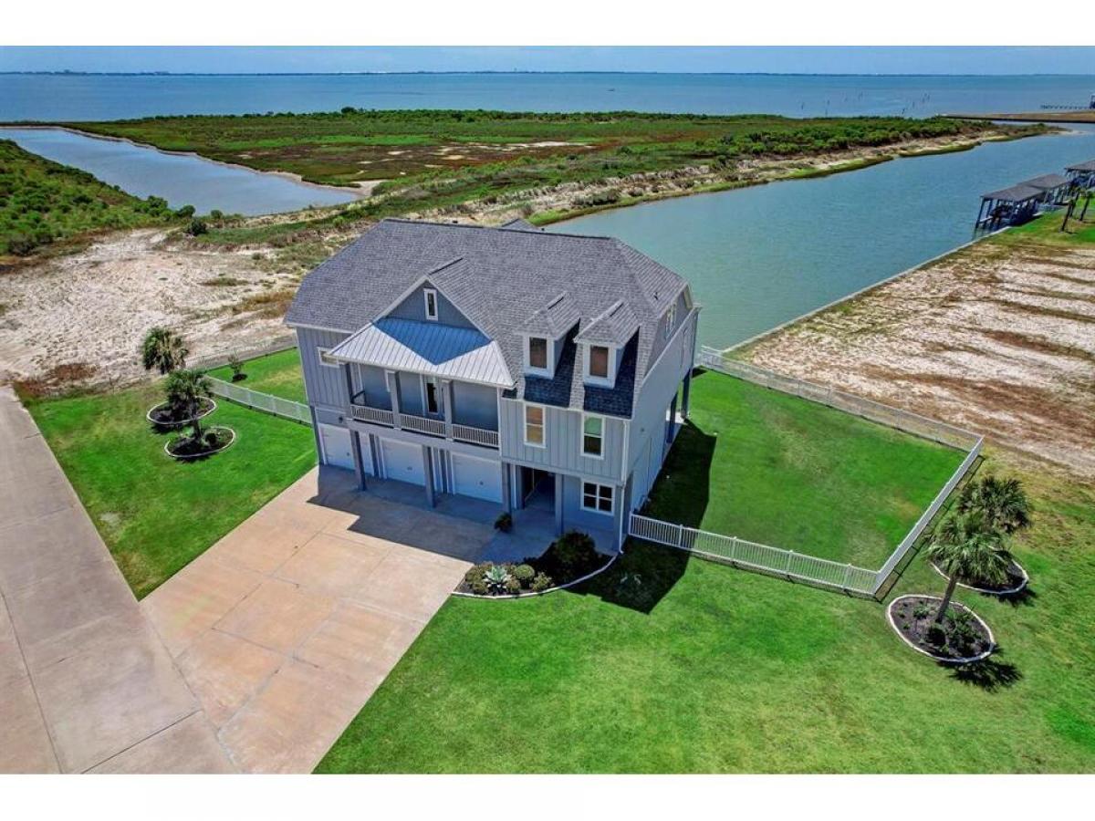 Picture of Home For Sale in Hitchcock, Texas, United States