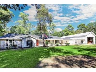 Home For Sale in Pinehurst, Texas