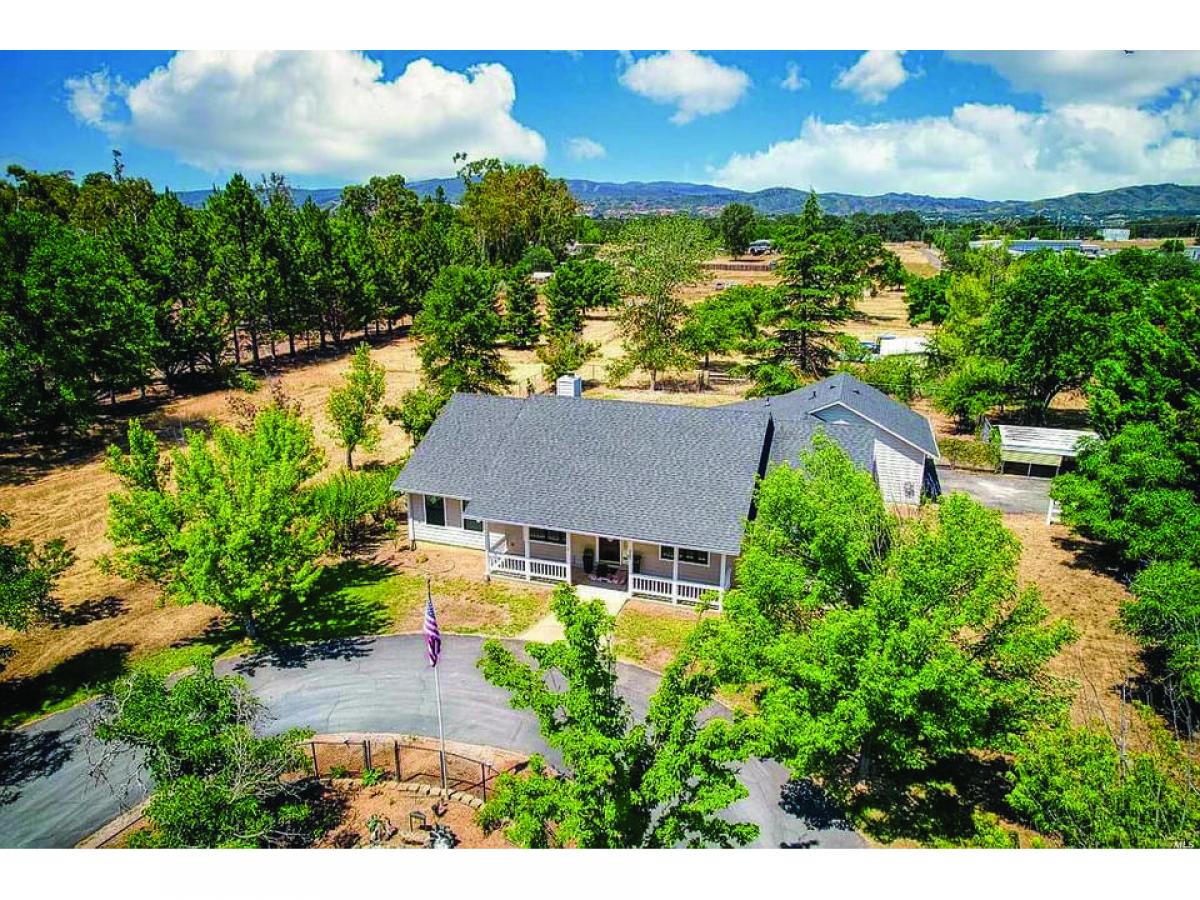 Picture of Home For Sale in Lakeport, California, United States