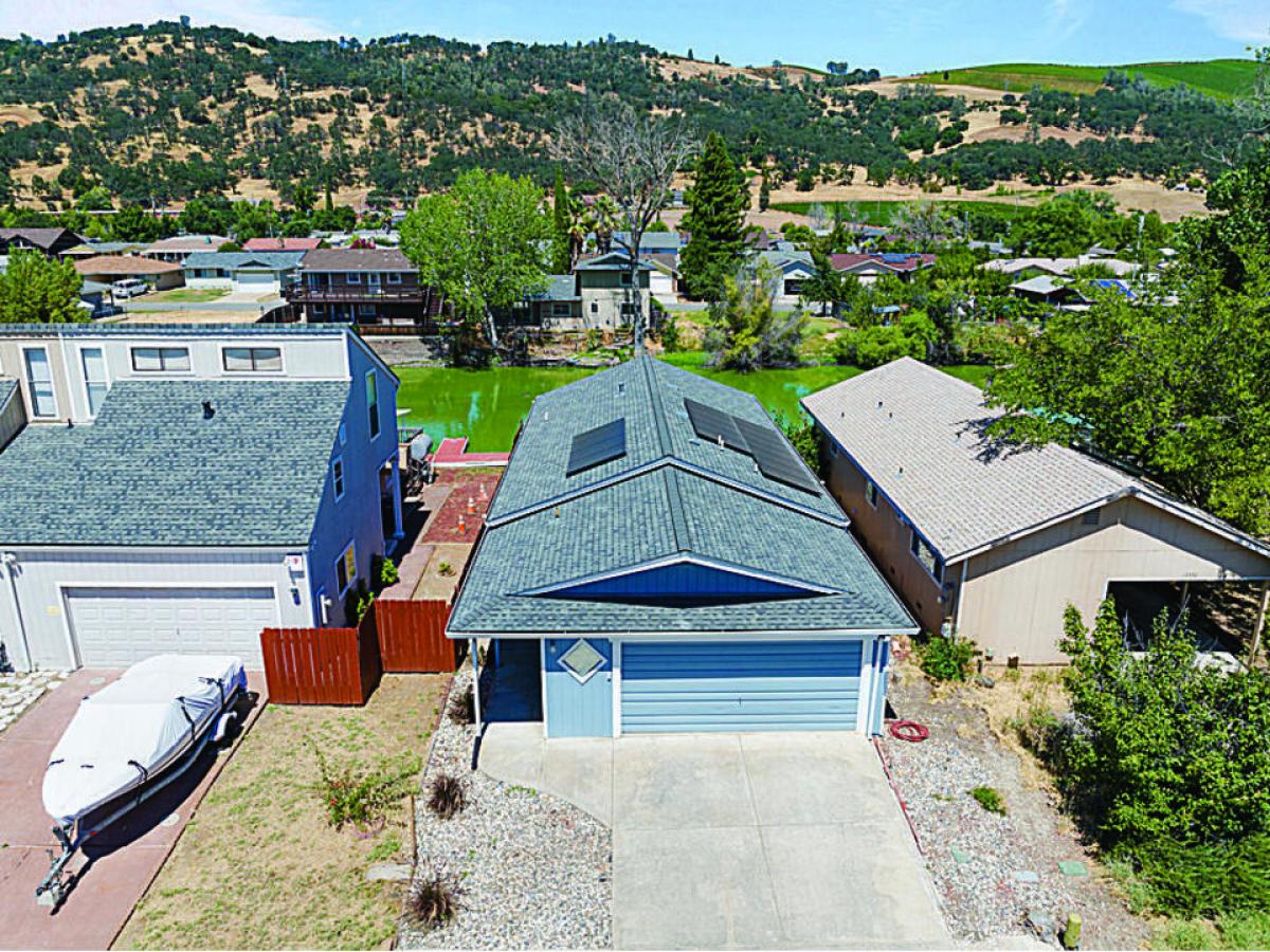 Picture of Home For Sale in Clearlake Oaks, California, United States