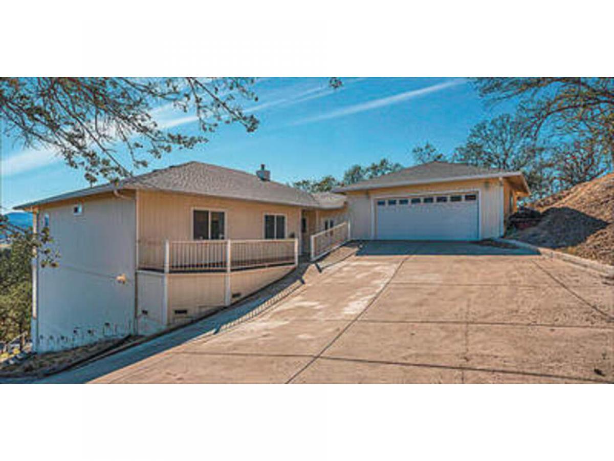 Picture of Home For Sale in Hidden Valley Lake, California, United States