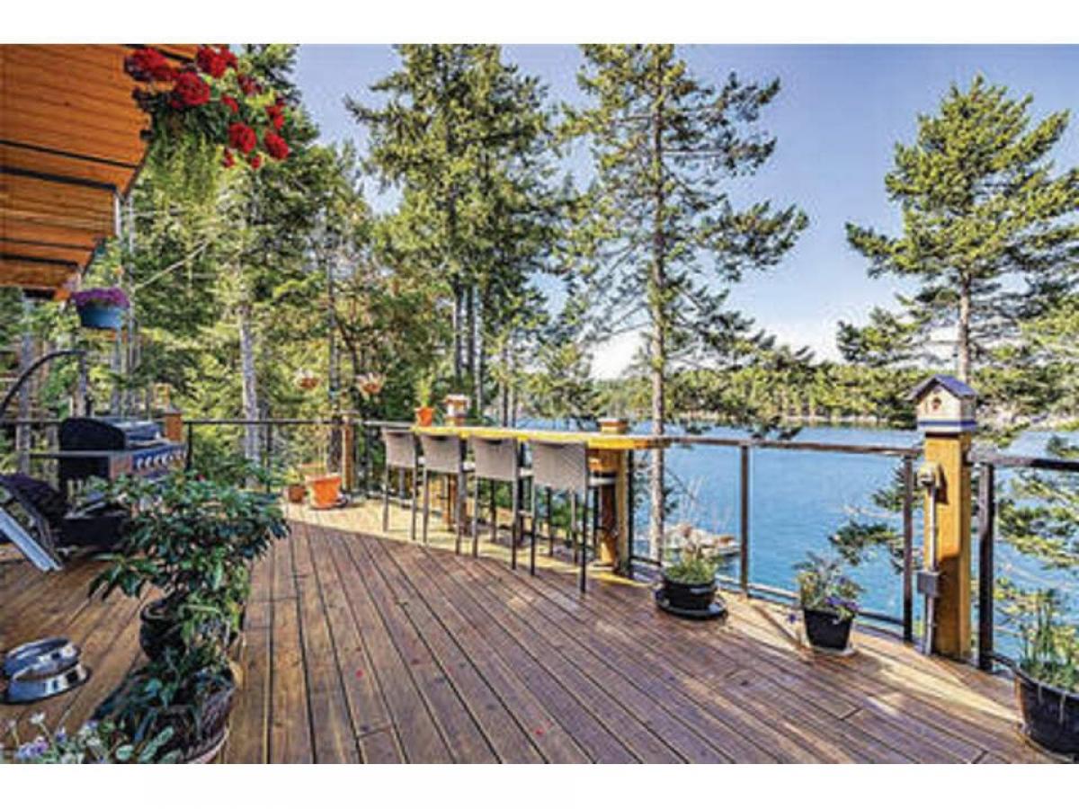 Picture of Home For Sale in Mayne Island, British Columbia, Canada