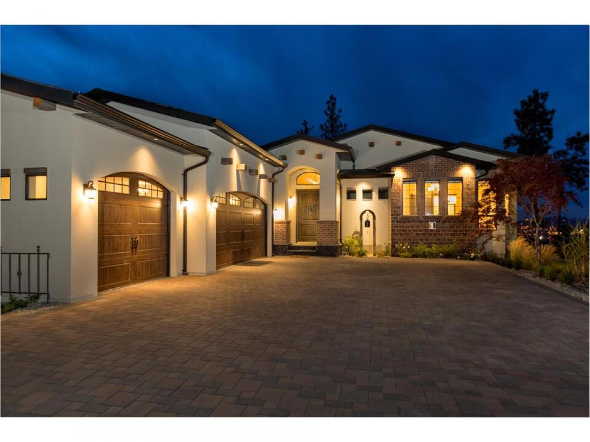 Picture of Home For Sale in Kelowna, British Columbia, Canada