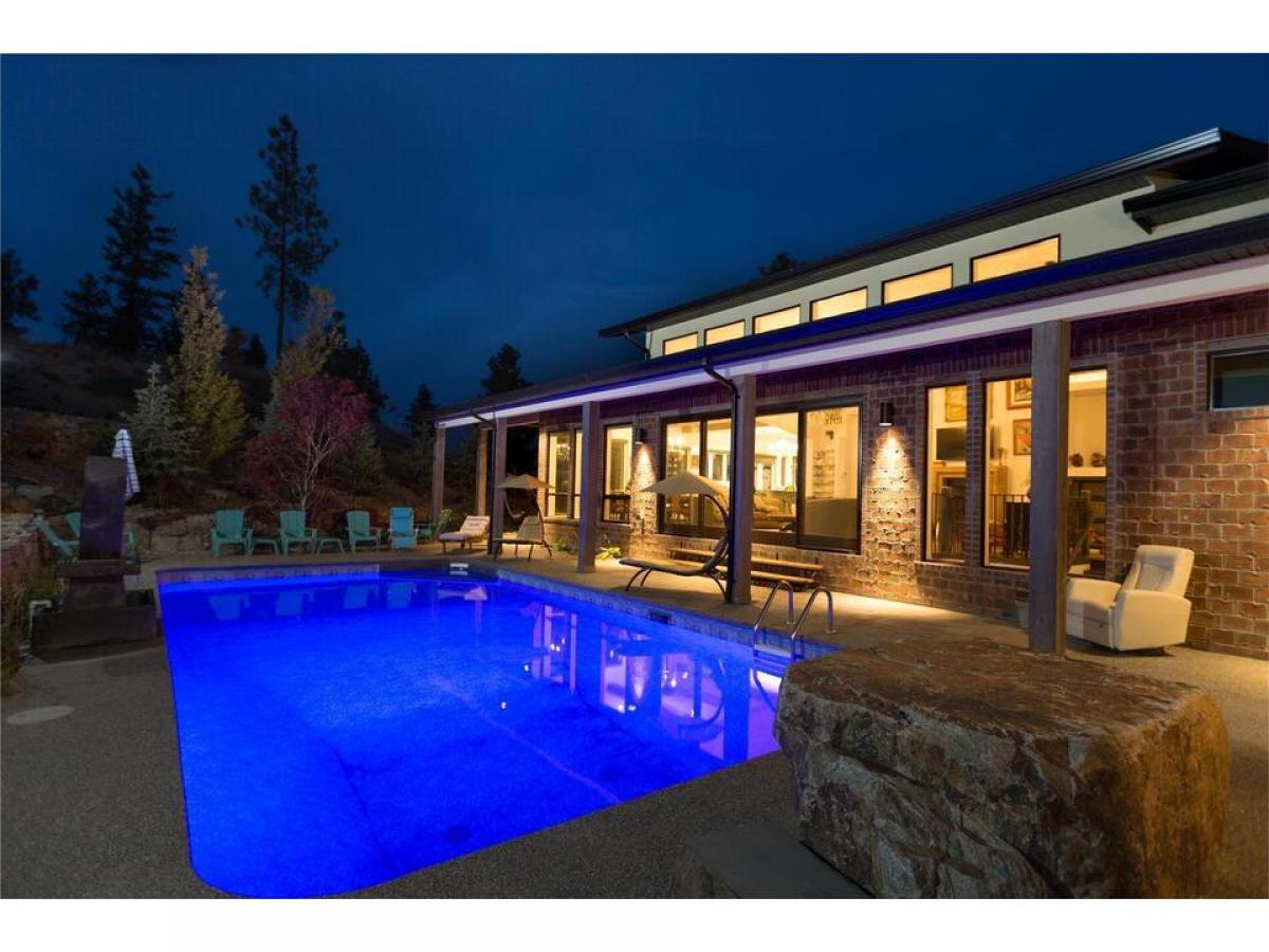 Picture of Home For Sale in Kelowna, British Columbia, Canada