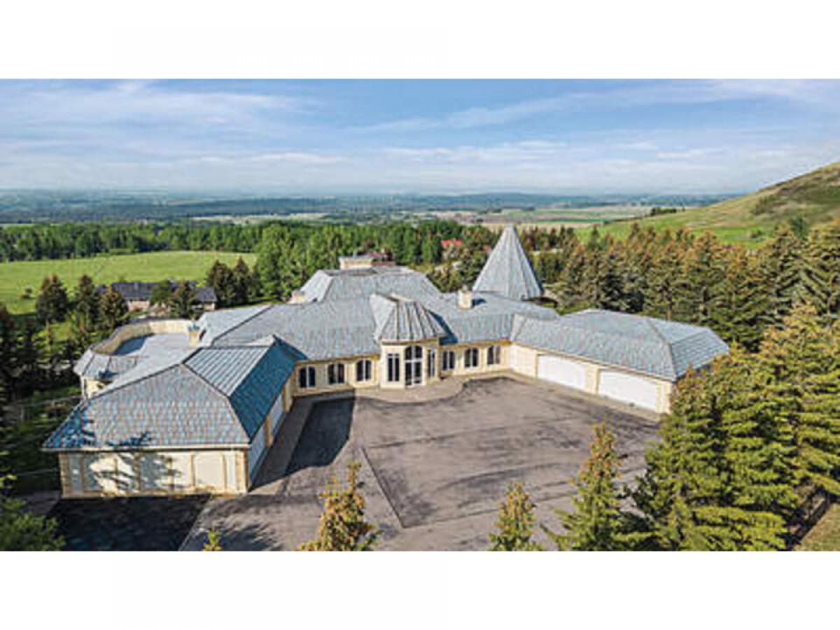 Picture of Home For Sale in Calgary, Alberta, Canada