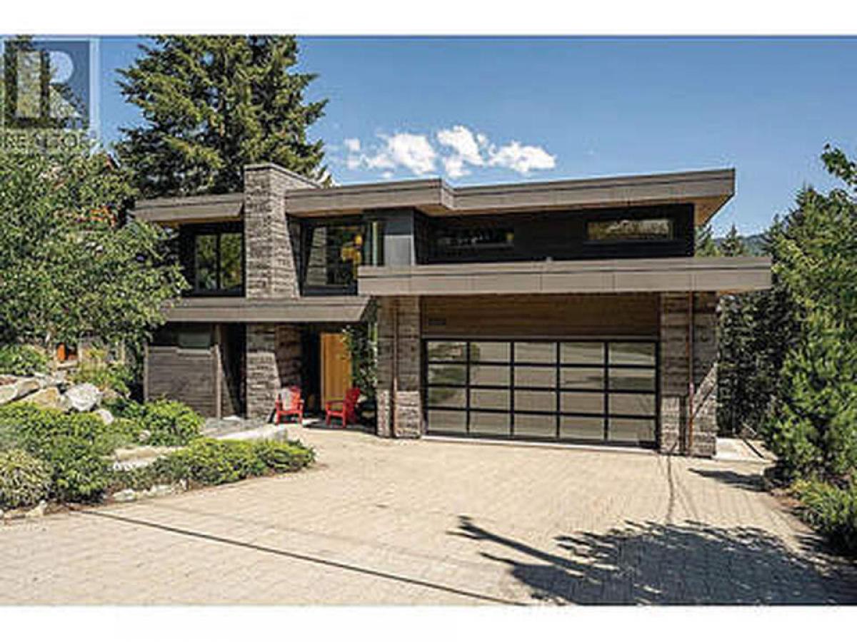 Picture of Home For Sale in Whistler, British Columbia, Canada