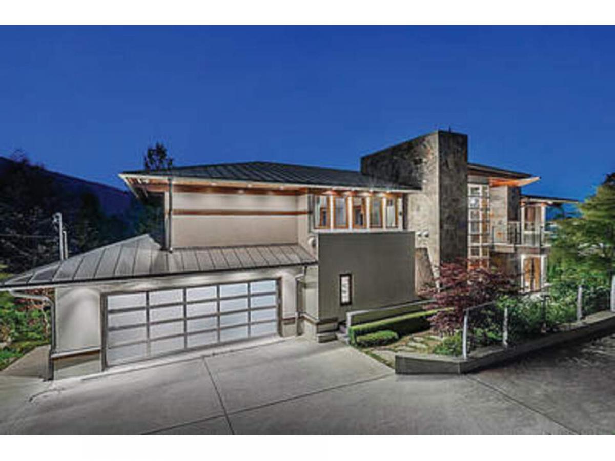 Picture of Home For Sale in West Vancouver, British Columbia, Canada