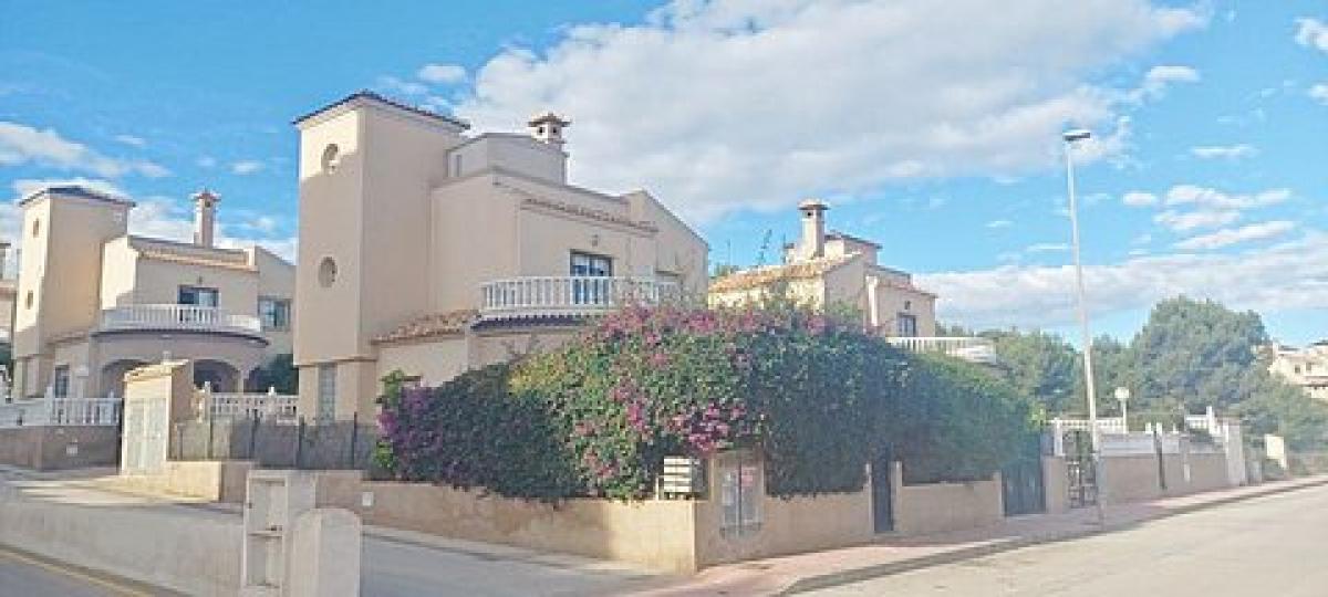 Picture of Villa For Sale in Villamartin, Alicante, Spain