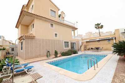 Villa For Sale in Los Altos, Spain