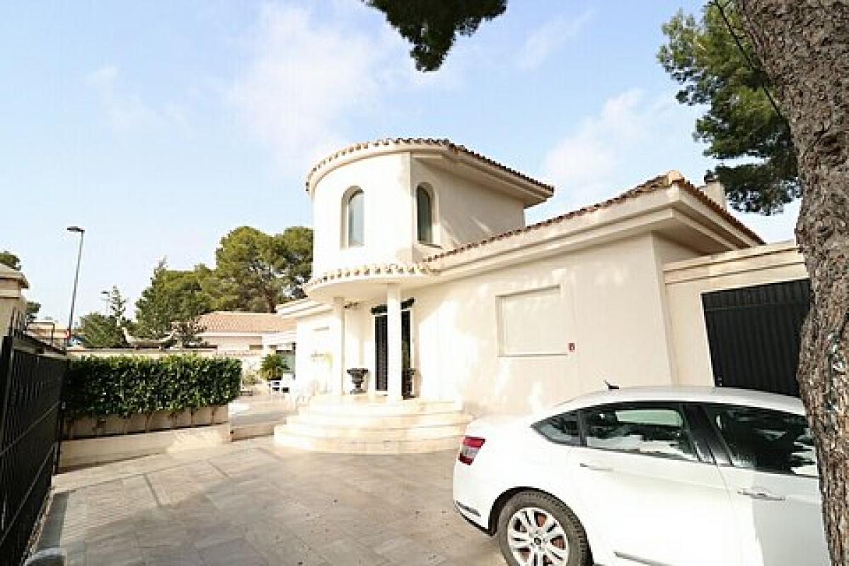 Picture of Villa For Sale in Campoverde, Alicante, Spain