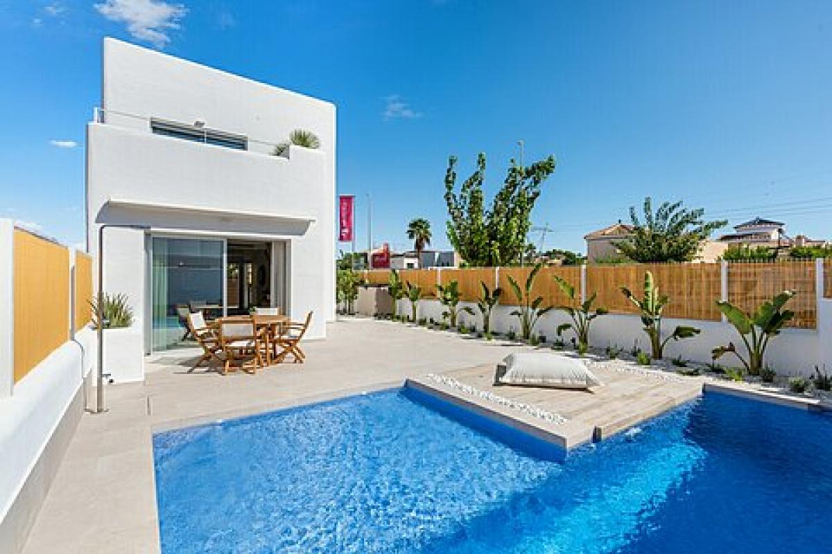 Picture of Villa For Sale in Los Alcazares, Alicante, Spain