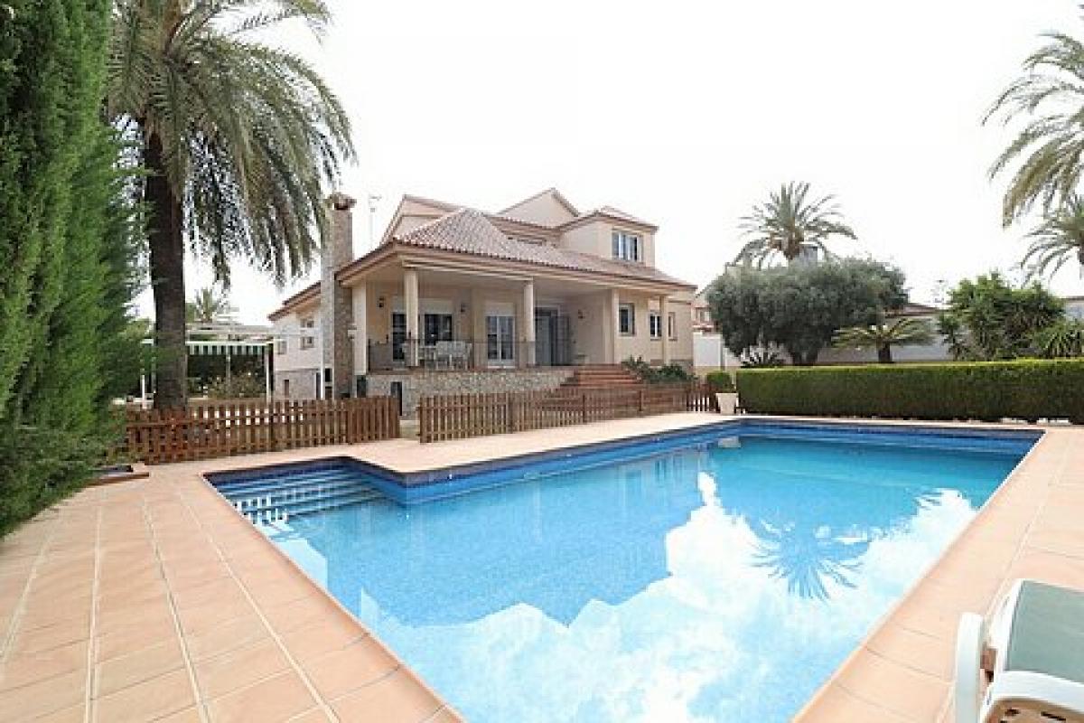 Picture of Villa For Sale in Mil Palmeras, Alicante, Spain