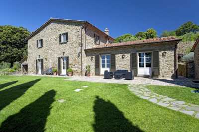 Villa For Sale in Cortona, Italy