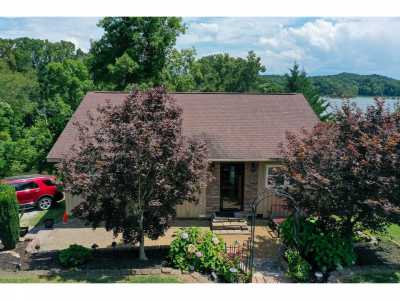 Home For Sale in Dandridge, Tennessee