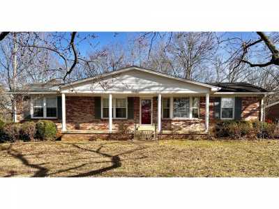 Home For Sale in Columbia, Tennessee